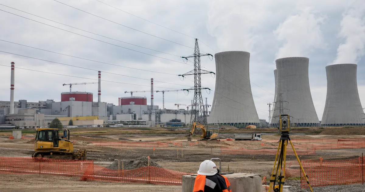 Temelín kärnkraftverk med förberedande markarbete för SMR-projekt